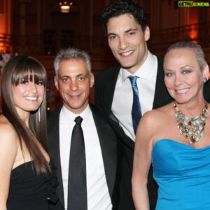 Fabrice Calmels Instagram - I would like to take a moment to congratulate our now former Mayor of Chicago Mr. Rahm Emanuel @rahmemanuel @chicagosmayor , for his work as the mayor of Chicago but more for his incredible support for the Art and the Joffrey Ballet. Mr. Emanuel regularly showed up to our performances and came backstage to congratulate us and share with us his feedback. I arrived in Chicago in 2002 and I must admit that he has made the City much better. While the journey of empowering our City is still not over, there is now hope that Chicago can one day become the leading city in the US.

So thank you, Mr. Emanuel, for your service and see you soon at the show.

Picture📸 @mila_samokhina

#rahmemanuel #mayor #Chicago