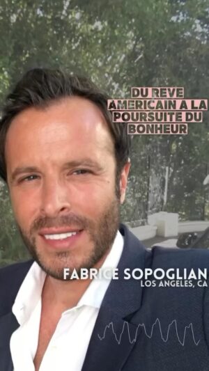 Fabrice Sopoglian Instagram - « La vie, c’est comme une bicyclette, il faut avancer pour ne pas perdre l’équilibre. » Ces mots empruntés à Albert Einstein résonnent parfaitement avec l’histoire de Fabrice Sopoglian, notre invité aujourd’hui. Dans ce nouvel épisode de French Expat, vous allez découvrir comment alors que rien ne l’y prédestinait à priori, Fabrice est devenu à l’âge de 16 ans un organisateur de soirées estudiantines parisiennes. Une anecdote pas vraiment anodine car cette première expérience s’avèrera être un véritable tremplin pour la carrière du jeune français. Mais comment Fabrice a-t-il pris la décision de s’envoler vers les États-Unis ? Et comment s’est-il lancé dans l’industrie du divertissement outre-Atlantique ?

Son périple hors du commun l’a mené de physionomiste à parrain des Anges de la télé-réalité, en passant par la gestion d’un club de striptease. 

Fabrice est un bosseur et un rêveur qui ne manque jamais d’idées. Dans cet épisode, il partage avec nous les leçons qu’il a tirées de son parcours atypique et les défis auxquels il a dû faire face pour réaliser ses ambitions.

Nous découvrons l’importance de saisir les opportunités lorsque elles se présentent, comme l’obtention d’un visa talent aux États-Unis qui a ouvert les portes de nombreuses opportunités professionnelles à Fabrice. Il souligne également l’importance de la persévérance et de la préparation pour réussir dans l’industrie du divertissement, qu’il compare à un combat de boxe en douze rounds. Fabrice met aussi en lumière la valeur des relations et du réseautage dans son parcours. Il partage comment il a su se lier d’amitié avec des célébrités en trouvant les mots justes et en évitant les sujets trop … évidents. Il souligne également l’importance de suivre ses rêves, même si cela implique de prendre des risques et de sortir de sa zone de confort.

Laissez-vous inspirer par son parcours, ses défis surmontés et les leçons précieuses qu’il a tirées de son incroyable aventure et qu’il partage aujourd’hui avec générosité dans French Expat !

#podcastfrancais #frenchexpat #telerealite