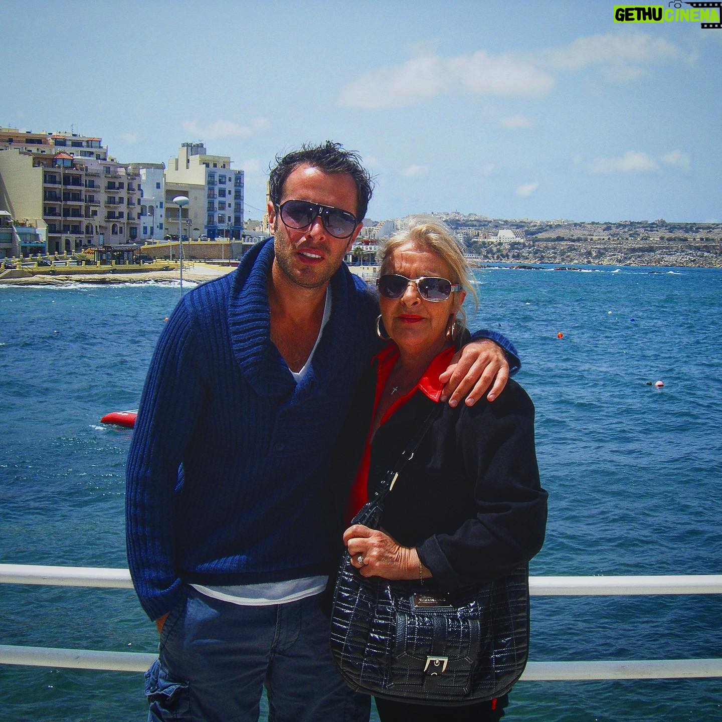 Fabrice Sopoglian - 3 Likes - Quand on vit une tragedie on apprend beaucoup sur la vie, les amis, la famille… Deja 1 an aujourd’hui maman! Le temps passe mais la douleur est toujours aussi présente! Ce que nous retiendrons de ce drame de vie ce n’ est pas le manque de soutien de nos amis mais le triste silence de notre famille! #18novembre 🕊#restonsdigne #unjourtriste #loveyouforevermaman