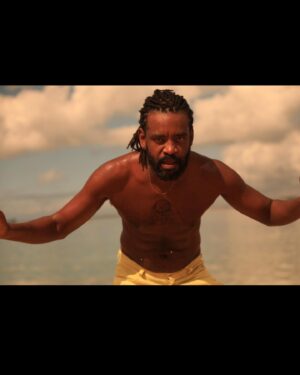 Fabrício Boliveira Instagram - Ensaio lindo que fiz com o multi-artista @joao_penoni sobre Bahia, capoeira e encontros. 🤸🏿‍♂️🔥🤸🏿‍♂️ to com saudades @acannecapoeiraangola , voltando jaja pros treinos.