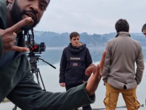 Fabrício Boliveira Instagram - Muito agradecido aos Orixás por proporcionar encontros tão potentes na minha trajetória. Rodar parte de um filme baiano em italiano , com um diretor, produtora e fotógrafo amados numa cidade italiana e também amar uma nova equipe local;  é ratificar a liberdade que tenho buscado no meu trabalho e relações. Volto pro Brasil com o coração quentinho de saudade e a sensação de carregar mais outros desejos italianos comigo. Uma troupe delicada e apaixonada pelo que faz. Cinema é cinema em qualquer lugar do mundo. Meu quarto longa como co-produtor e protagonista junto , e a sensação de muito mais por vir. Xô medo e Sim pras conquistas. Desejo, pensamento, fala e ação coerentes é o Poder🔥🇨🇮🇧🇷🔥