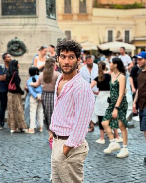 Fabrizio Colica Instagram - Ho voluto accontentare le aspettative dei turisti del centro e mi sono vestito da #italiano che va a mangiare la #pizza