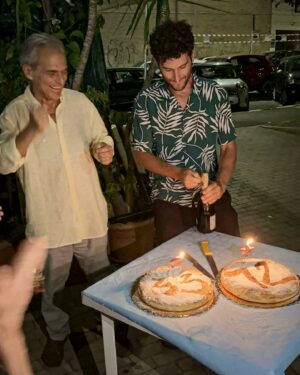 Fabrizio Colica Instagram - Non ho mai capito come fosse possibile che mio padre potesse essere nato dopo di me.
Auguri a noi @roberto.colica