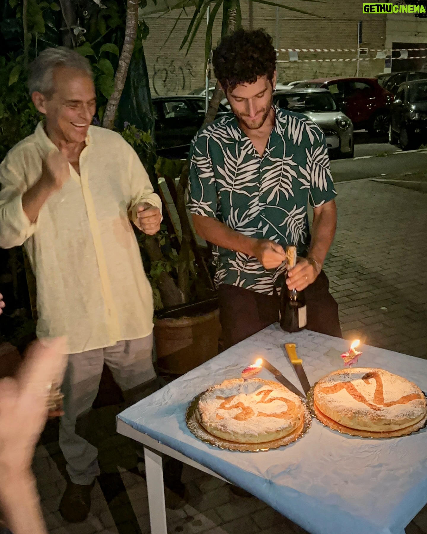 Fabrizio Colica - 10.7K Likes - Non ho mai capito come fosse possibile che mio padre potesse essere nato dopo di me.
Auguri a noi @roberto.colica
