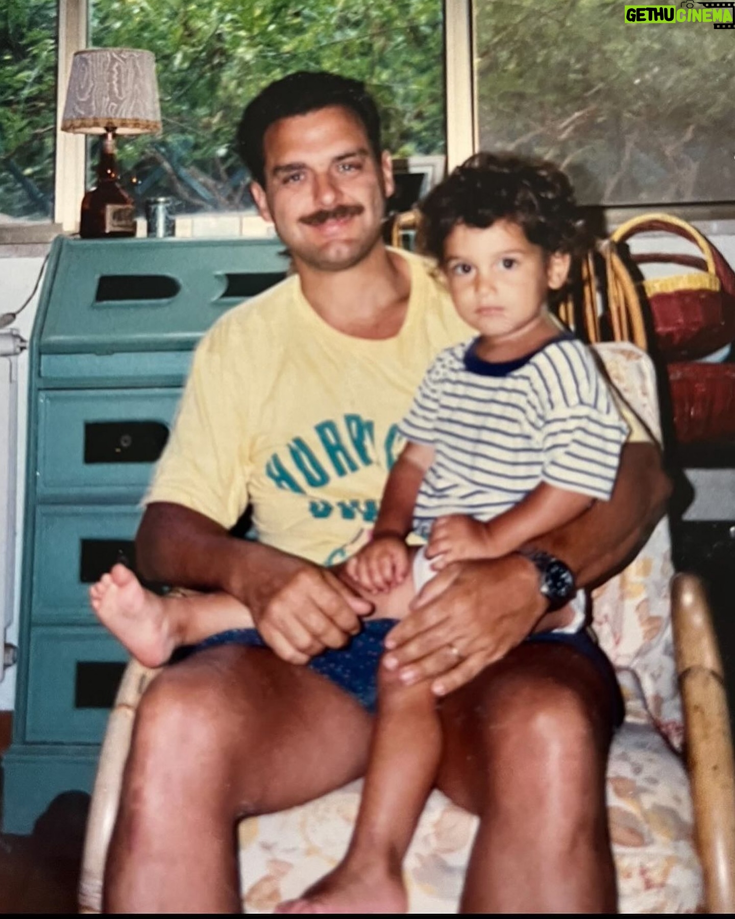 Fabrizio Colica - 10.7K Likes - Non ho mai capito come fosse possibile che mio padre potesse essere nato dopo di me.
Auguri a noi @roberto.colica