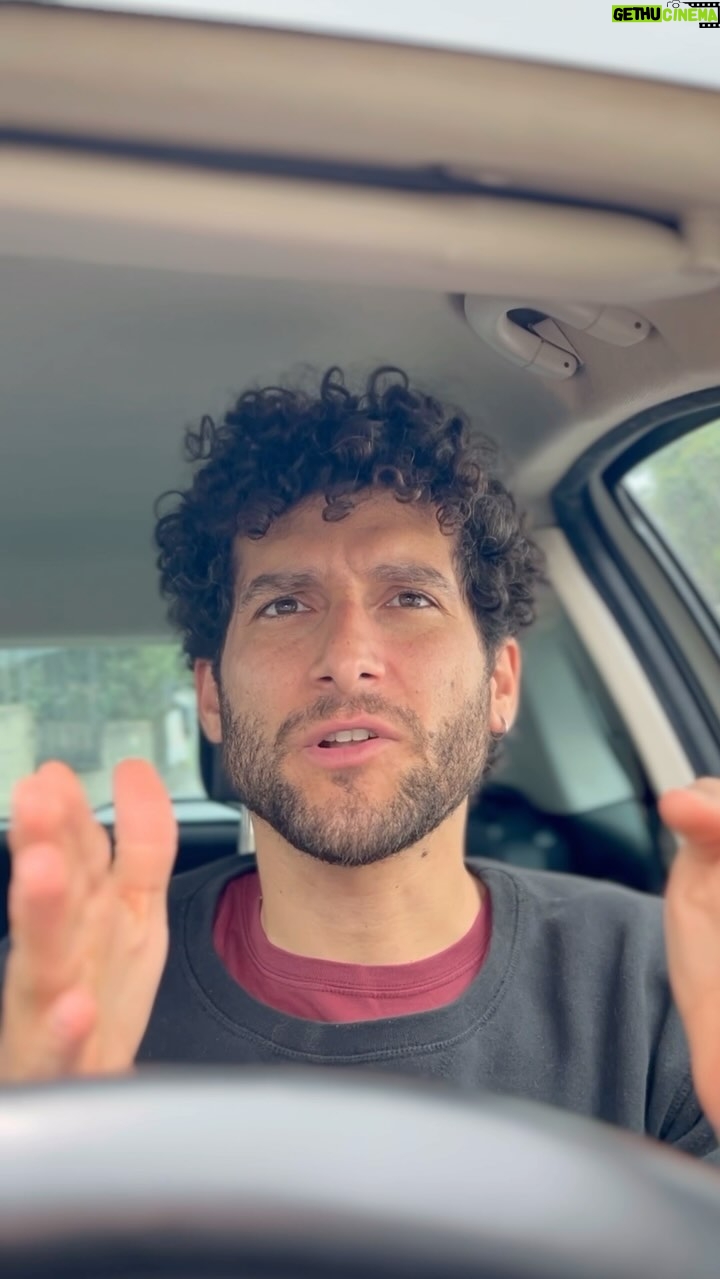 Fabrizio Colica - 74.9K Likes - Non è facile stare al #centro
Poi #matteorenzi fa proprio fatica