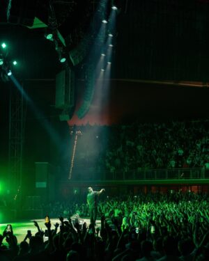 Fabrizio Tarducci Instagram - Sold out ieri sera a Roma per l’ultima data del tour, l’Auditorium era in fiamme! Grazie a tutti voi che avete cantato, urlato e fatto i cori da sotto il palco. Grazie @friendsandpartners @bigpicturemgmt @pier_castellini @winston.adom @maisappeal @teoberlin @friggy @theo_riginalone @pitcholee @rockdreamsrl per averlo reso possibile.