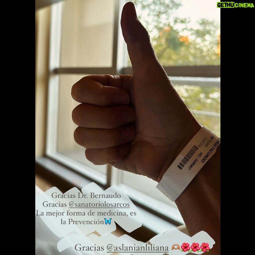 Facundo Arana - 17.6K Likes - Que importante es la Detección Temprana..
La mejor forma de la medicina es La Prevención.
Cuiden la exposición al Sol ☀️☀️..
Cada tanto tengo que ir a sacar lesiones en mi piel, carcinomas en estadío temprano.. Hoy sacamos otro .. Todo salió perfecto.
Los encuentro chequeándome en casa sin ningún apuro, sin volverme loco. Y los señalo..
Los médicos son muy felices cuando encuentran que lo que podía venir, lo agarran temprano porque te ocupaste.
“Si llegamos a un diagnóstico a tiempo puede ser un trámite y es una fiesta. Si llegamos tarde, es una pesadilla”..
Gracias a mi Compa.. Gracias Dra. Juliana Martínez del Sel, Gracias Dr. Bernaudo y sus equipos maravillosos.. Gracias Hospital de Clínicas, Gracias Sanatorio de Los Arcos. Gracias a mi Adorada Amiga y Dra. Liliana Aslanián.
Gracias a toooodo el Personal de Salud del Mundo!
Buenas noches!