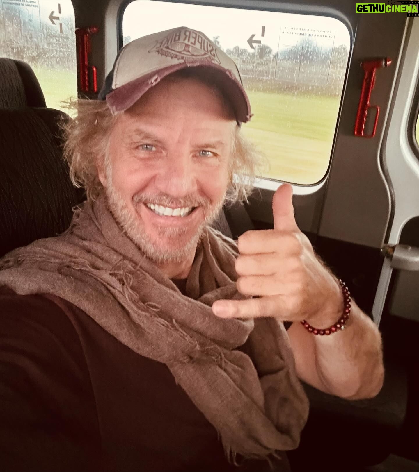 Facundo Arana - 10.9K Likes - Amigos..!! Arranca esta Gira 2024 por el Uruguay!! Gracias a todos por tan lindo recibimiento! Estuve en todos los medios en los que, como siempre, me hicieron sentir como en casa.. Ya estamos en la ruta!!
Esta noche: Centro Cultural de Rosario!!
Los espero! Un abrazo a todos!!