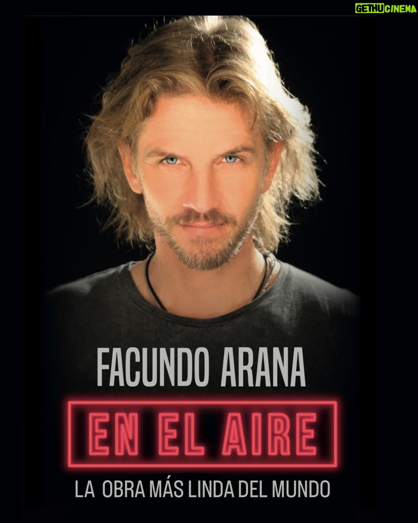 Facundo Arana - 3 Likes - VAAAMOOOOSS!!! Los espero a todoooos!!!! 🎭🎭🎭 y apuren, que las entradas Gracias a Dios se vuelan!! 🤙🏽🤙🏽🤙🏽🤙🏽🤙🏽🌺♥️🦋
Facundo Arana regresa a Calle Corrientes con su espectáculo unipersonal “En el Aire”, que cuenta con Libro y dirección de Manuel González Gil y Música de Martín Bianchedi.
La multipremiada Obra se presentará en la Sala Pablo Picasso del Paseo La Plaza todos los Viernes de Agosto a las 21.30 hs, además del Sábado 3 a las 21.30 hs. y Domingo 4 de agosto a las 21.00 hs.
Las entradas se encuentran a la venta por www.plateanet.com
“En el Aire” fue galardonada con el Premio “Estrella de Mar” al mejor unipersonal dramático.
También ganadora de 3 “Premios Carlos”: Mejor Actor, Mejor Unipersonal y Mejor Libro original.
Reconocida en 2024 con mención especial en el Prestigioso Premio “José María Vilches”, entregado por el Ente de Cultura y Turismo del Municipio de General Pueyrredón.
Declarada de Interés Cultural por la Ciudad de Mar del Plata en Febrero de 2024.
Luego de recibir ovaciones de pie en más Mil representaciones en Toda la Argentina, Uruguay, Paraguay, Israel y España y a pedido del público; este Magnífico Unipersonal vuelve con toda su Magia.
Poderosa, Actual, esencial e imprescindible. Imperdible.
“En el Aire” es La Mejor Obra del Mundo.
Los esperamos!!
Prensa: Martina@martinavalia.com