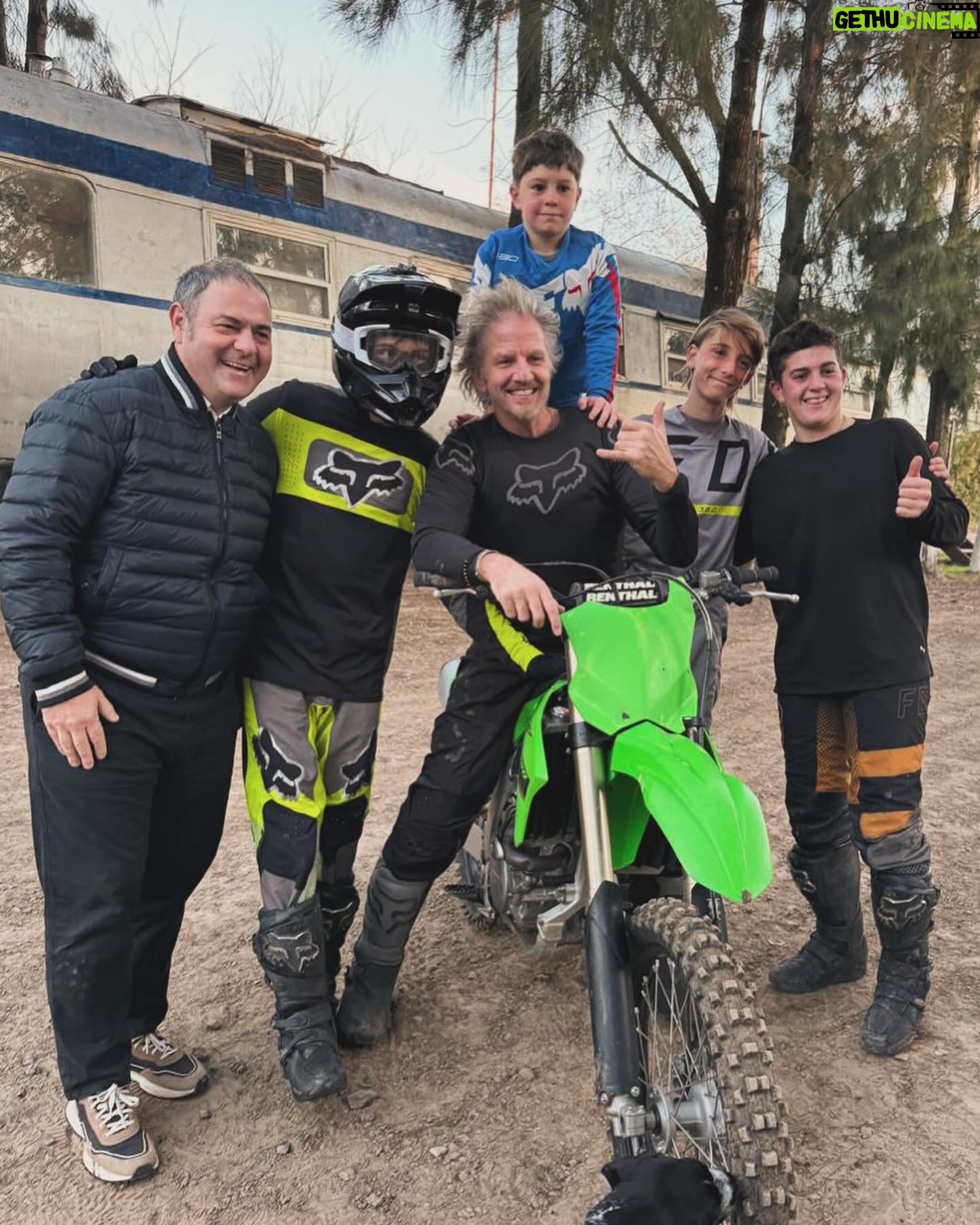 Facundo Arana - 8.6K Likes - Tarde de Motos! Día genial en familia y entre Amigos..! Gracias Ismael, Leandro y Familia! Gracias Nacho!! Mates, saltos y motores..! Qué buen rato!! 🏍️🏍️🏍️