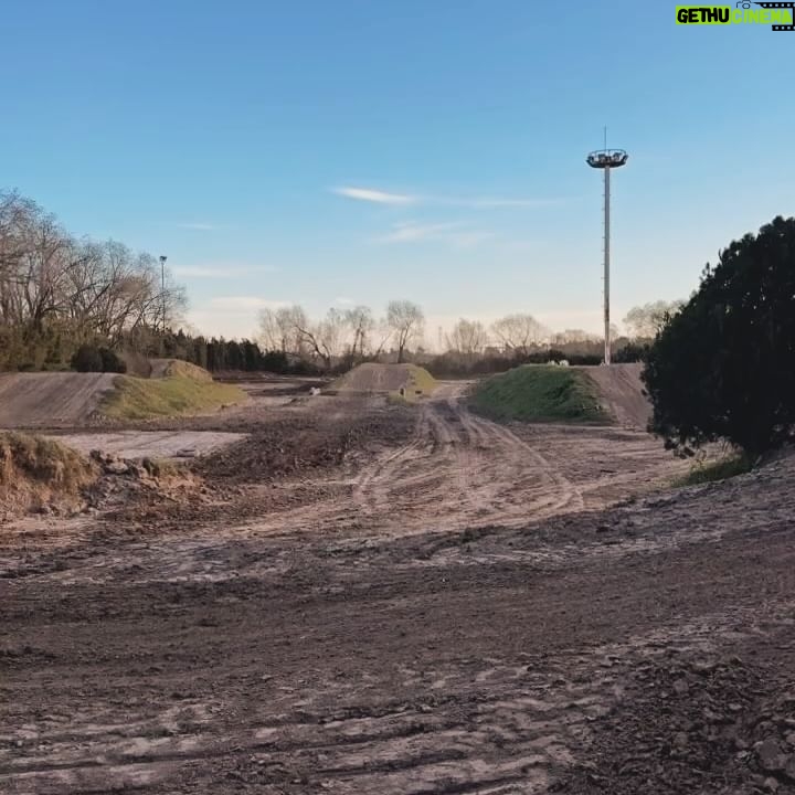 Facundo Arana - 8.6K Likes - Tarde de Motos! Día genial en familia y entre Amigos..! Gracias Ismael, Leandro y Familia! Gracias Nacho!! Mates, saltos y motores..! Qué buen rato!! 🏍️🏍️🏍️