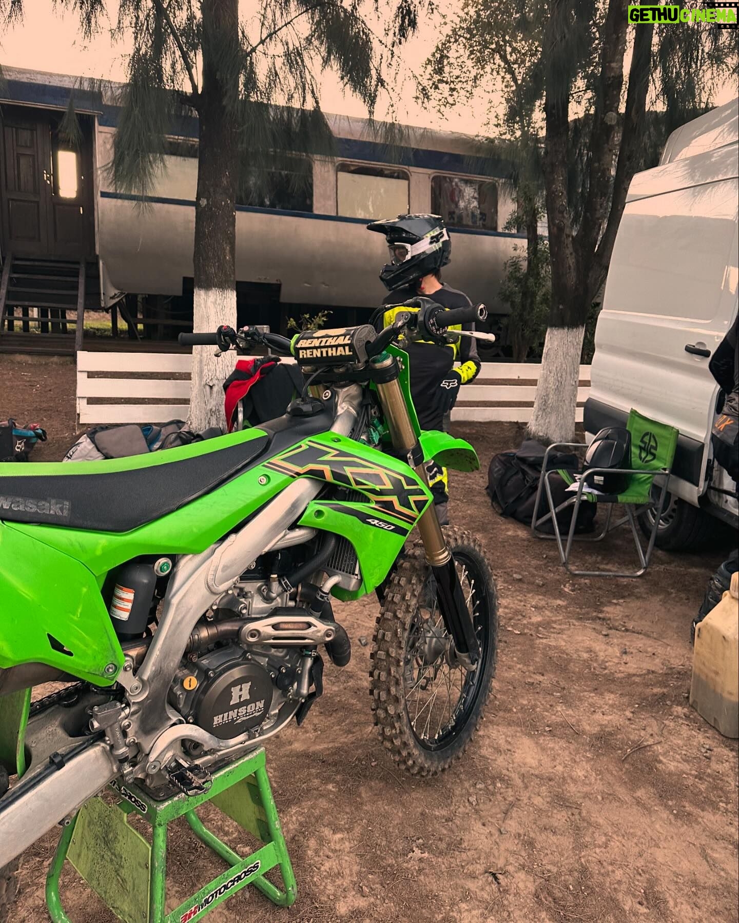 Facundo Arana - 8.6K Likes - Tarde de Motos! Día genial en familia y entre Amigos..! Gracias Ismael, Leandro y Familia! Gracias Nacho!! Mates, saltos y motores..! Qué buen rato!! 🏍️🏍️🏍️