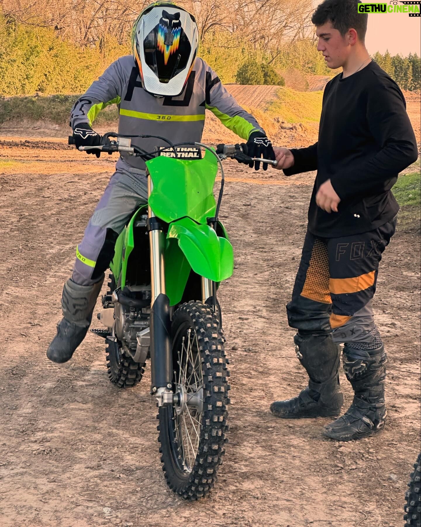 Facundo Arana - 8.6K Likes - Tarde de Motos! Día genial en familia y entre Amigos..! Gracias Ismael, Leandro y Familia! Gracias Nacho!! Mates, saltos y motores..! Qué buen rato!! 🏍️🏍️🏍️