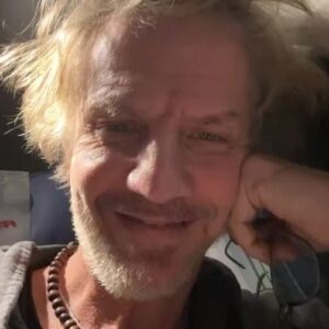 Facundo Arana Instagram - Pueden ver este video corto en el que se habla de Syngap1.. son cuestiones que todos deberíamos conocer. Si se difunde, se diagnostica. Un abrazo grande!! Gracias x el rato! 
Lean!:
➡️ El 21 de junio es el día que visibilizamos *Syngap1* en el mundo.

➡️ ¿qué es? El *syngap1* es una enfermedad genética poco frecuente asociada al autismo, la epilepsia, la discapacidad intelectual y retraso general del desarrollo, entre otros.

🚨*no tiene cura ni tratamiento* pero con un diagnóstico temprano y haciendo terapias y estimulación hay muchas mejoras. 

📊 hay solo 1️⃣5️⃣ pacientes en Argentina (la mayoría niñ@s)

➡️ ¿para qué DIFUNDIR? Para encontrar a todos esos pacientes que aún no llegaron al diagnóstico preciso. Así ellos entenderán mejor y sabrán direccionar las terapias y para lograr más y mejores investigaciones que encuentren *tratamientos* que mejoren la calidad de vida de los pacientes.

➡️ ¿cómo ayudar? Contando qué es *syngap1* y cuáles son sus patologías o condiciones asociadas. 
🛜A través de redes sociales muchas familias conocerán que detrás del autismo, la epilepsia y/o discapacidad intelectual puede haber una enfermedad genética 🧬.

IG @syngap1.argentina