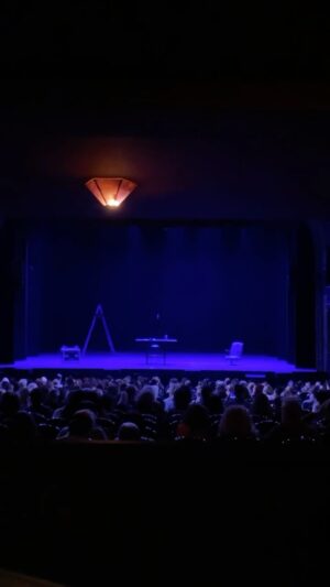 Facundo Arana Instagram - Claro.. Qué tiene de especial hacer “En el Aire” en el Astral..? A mis 19 años subí a ese escenario a hacer de figurante en la Obre “La Traviata”, de Verdi.. y luego no volví a ese teatro nunca más.. hasta esta noche..
 Gracias con toda el Alma a cada una de las Personas Geniales que vinieron a pasar una noche “En el Aire”, que ésta noche voló altísimo.. Fuimos Felices!! Gracias a todos!! Gracias Don Julio Gallo!
Gracias Nacho!! Buen viaje de vuelta!
Gracias Yan!! Buena gira x el Uruguay!! 
Gracias Amigos de siempre por acompañar esta Obra que es, junto a algunas pocas otras.. la más linda del mundo!!
🎭🎭🎭🎭🎭🎭🎭🎭🎭🎭🎭🎭🎭🎭🌺
 Gracias @soynetanel por las imágenes increíbles!!