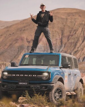 Facundo Arana Instagram - Con ese grupo descomunal donde faltan 3 genios que tuvieron que volverse temprano, fuimos junto a Ford a probar las nuevas Bronco a la Quebrada de Humahuaca.. Qué País tenemos, por Dios!! La experiencia fue increíble. Escuchar a los especialistas hablar de las camionetas es impresionante. No sabemos nada de autos, compas!! Jajaja!! 
 Gracias a toda la organización, a la Agencia, a quienes nos recibieron en Huacalera, que nos malcriaron en los desayunos y esa comida de noche maravillosa que es irrepetible y obliga a volver!; a vos Juani que sos nexo respetuoso con gente tan genial y especial.. a Dominga y su Familia! 
Fotones de @arena.ph y @emilianopella