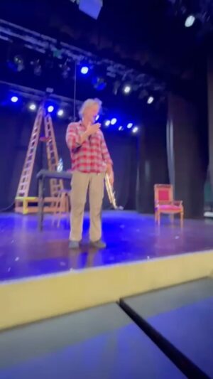 Facundo Arana Instagram - Anoche tuvimos una función fantástica en el teatro Lavalleja, en Minas. Uruguay me sigue regalando un momentos increíbles. Muchas gracias a todos por ser un público maravilloso y por tantas muestras de cariño! Y seguimos adelante! Hoy: San José! En el maravilloso Teatro Maccio.

 @yan.eiras @tresrabanosproductora @diegosorondo @dsproduccionesuy