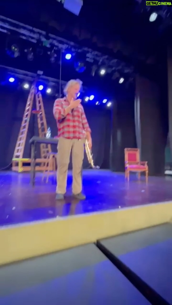 Facundo Arana - 1.2K Likes - Anoche tuvimos una función fantástica en el teatro Lavalleja, en Minas. Uruguay me sigue regalando un momentos increíbles. Muchas gracias a todos por ser un público maravilloso y por tantas muestras de cariño! Y seguimos adelante! Hoy: San José! En el maravilloso Teatro Maccio.
@yan.eiras @tresrabanosproductora @diegosorondo @dsproduccionesuy