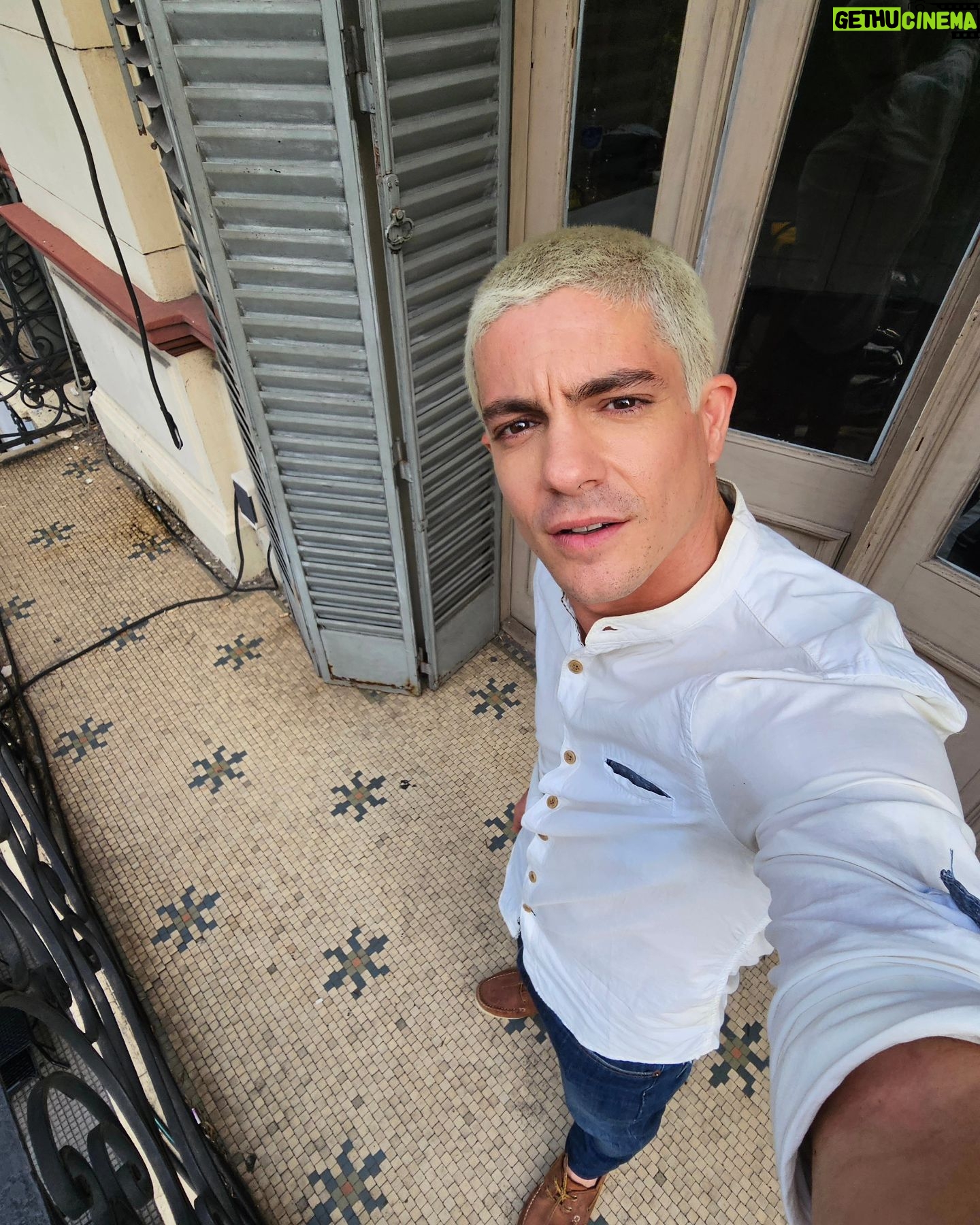Facundo Gambandé - 4.7K Likes - Fin de semana de festejo, familia, comida, teatro, vino y mucho amor! ❤️✨️🙌🏼