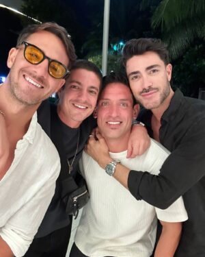 Facundo Gambandé Instagram - Mi semana en Miami 📍

Amigos, jodita, auto ( @ebesmiami ), comida y playa! 😍