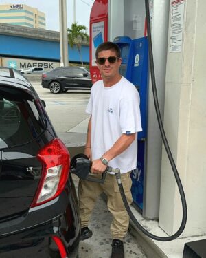 Facundo Gambandé Instagram - Mi semana en Miami 📍

Amigos, jodita, auto ( @ebesmiami ), comida y playa! 😍