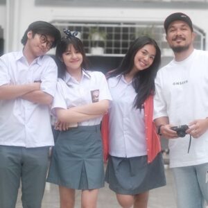 Fadi Iskandar Instagram - Pengen Seru kaya genk kita … IYA !!! 
Pengen Sekolah  Nilai Bagus kaya kita … IYA !!!
Pengen nonton Film Baru kita di Bioskop … IYA !!!

#newmovie #hersproduction #comingsoon