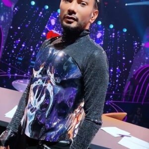 Faiq Ağayev Instagram - #MaskaShow 🎭

#king 👑
styling: @aliyevjabir

• corset: @amplituda_design
• turtleneck & trousers: @f.r_class
• crown & gloves: @sultancouture

#faiqagayev 
#singer
#megastar
#maskaitv
#fyp