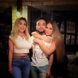 Faiq Ağayev Instagram - Mən və mələklərim 🌟🤩🌟

@nigarjamal.official 💖
@vafaisazadeh 💖

#faiqagayev 
#singer
#megastar 👑
#fyp