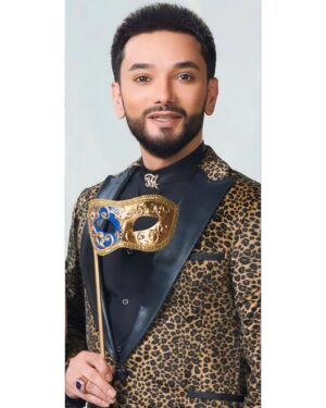 Faiq Ağayev Instagram - #MaskaShow 🎭 | Libaslar

1. @f.r_class | Fikrət Rəcəbli 
2. @guess
3. @f.r_class | Fikrət Rəcəbli 
 
styling: @vafaisazadeh

@ictimaitv.official 📺
@maskaazerbaijan
#maskaitv

#faiqagayev 
#Azerbaijan 
#fashion
#singer
#megastar 👑
#fyp