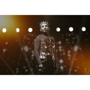 Faiq Ağayev Instagram - #MaskaShow 🎭

#king 👑
• styling: @aliyevjabir

• corset: @amplituda_design
• turtleneck & trousers: 
  Fikrət Rəcəbli | @f.r_class
• crown & gloves: @sultancouture

photo: @nikoabbasov

@ictimaitv.official 
@maskaazerbaijan 
#maskaitv

#faiqagayev 
#Azerbaijan 
#singer
#megastar
#fyp