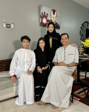 Faizal Hussein Instagram - Salam Aidil Adha 2024🤍🖤