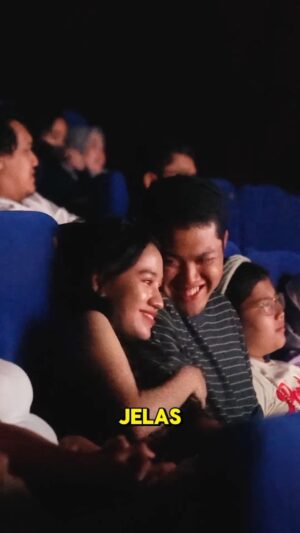 Fajar Bustomi Instagram - Tanggapan mereka yang sudah nonton filmnya langsung di Bioskop! 😂🤗

Pada ketawain yg part mana yah kira-kira? 😂
Yuk gas sebelum liburan berakhir, ajak keluarga dan pasangan langsung ke Bioskop nonton #PasutriGaje 

Story from LINE WEBTOON by @annisa_nisfihani

@officialpilarez @itsmebcl @indrowarkop_asli @irawbw @nadinealexandradewi @arifinputra_ @zsazsautari @andreastaulany @t_orasudi_ro @mieke_amalia @joshiafderico @kikysaputrii @tjgukguk @tommylimmm @therealtarzan2115 @mayawulan @ephy.pae @babyjvnc @encebagus_ @aphang_alimsudio @fajarbustomi