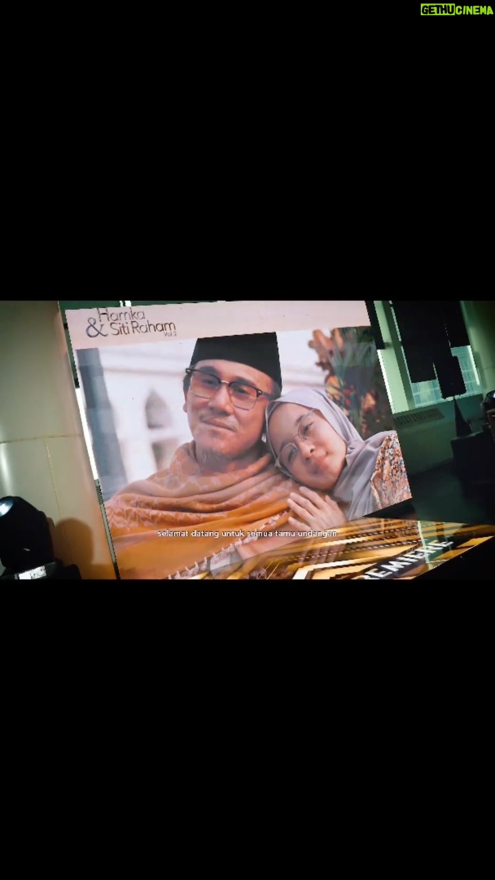 Fajar Bustomi - 401 Likes - Alhamdulillah kemarin baru saja premier film “Hamka & Siti Raham vol 2” Insya Allah film Ini akan serentak tayang di seluruh bioskop di indonesia tgl 21 Desember 2023. temen2 yang baik nanti klo Nonton jangan lupa mention saya yah dan kasih reviewnya. semoga temen2 semua selalu banyak uangnya dan disayang Pasangan. Aamiin