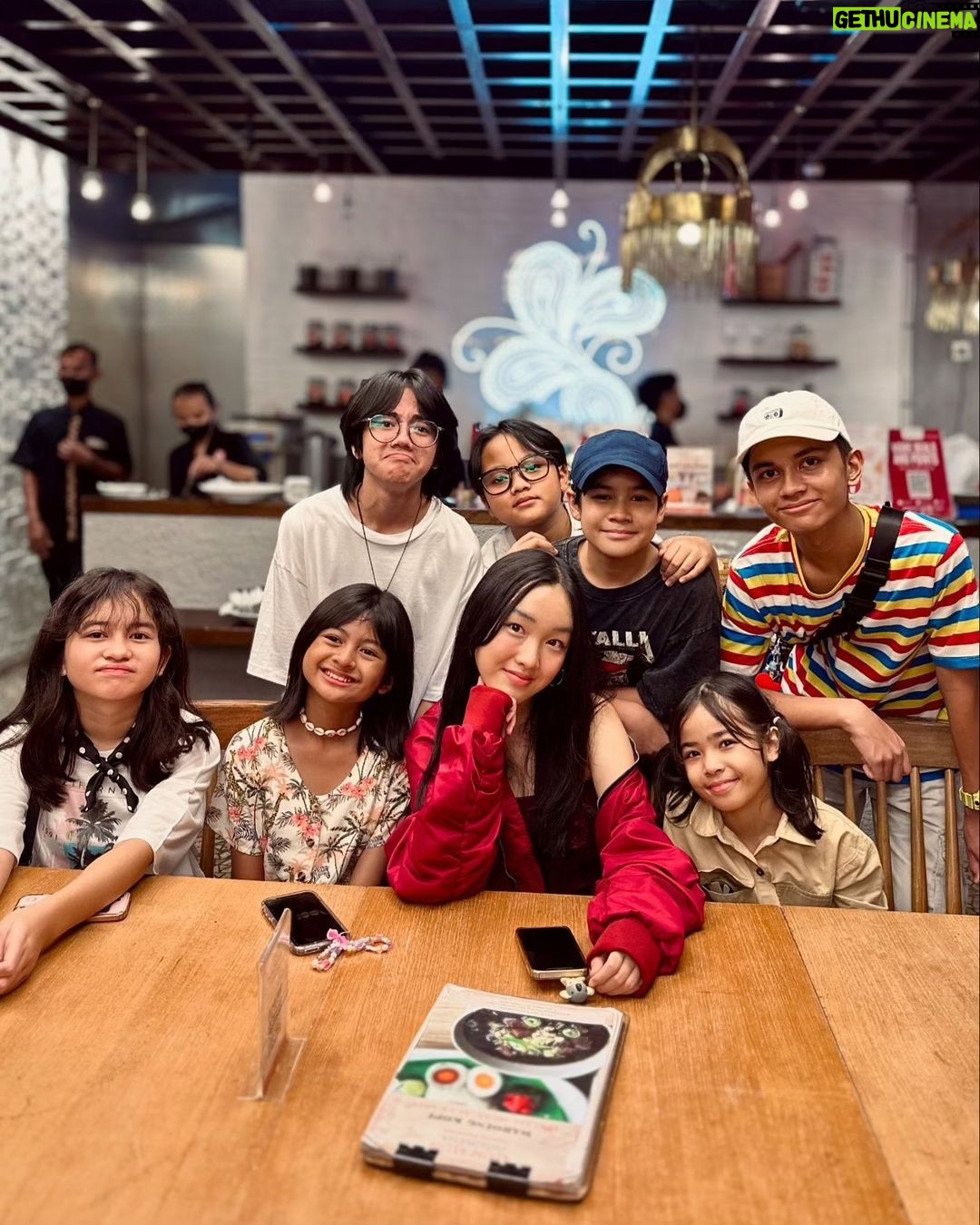 Fajar Bustomi - 2.9K Likes - Film #Dilan1983WoAiNi Masih Tayang Dibioskop. 🤗
Bagi Teman-teman jangan lupa saksikan film Dilan 1983 Wo Ai Ni Dibioskop kesayangan kalian 🎬
Terimakasih banyak untuk semua yang sudah menonton & mendukung film #Dilan1983WoAiNi 💛💛💛