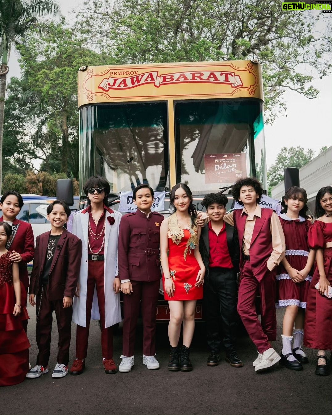 Fajar Bustomi - 2.9K Likes - Film #Dilan1983WoAiNi Masih Tayang Dibioskop. 🤗
Bagi Teman-teman jangan lupa saksikan film Dilan 1983 Wo Ai Ni Dibioskop kesayangan kalian 🎬
Terimakasih banyak untuk semua yang sudah menonton & mendukung film #Dilan1983WoAiNi 💛💛💛
