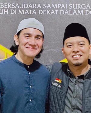 Fajar Bustomi Instagram - Jazakallahu khairan katsiran Ustadz @luqmanulhakimpontianak dan teman-teman di Pontianak yang sudah menyempatkan waktunya untuk hadir dan nonton bersama film Hamka & Siti Raham Vol.2. Jazakumullah Khairan Katsiran Wa Jazakumullah Ahsanal Jaza. 

Barakallahu fiikum..