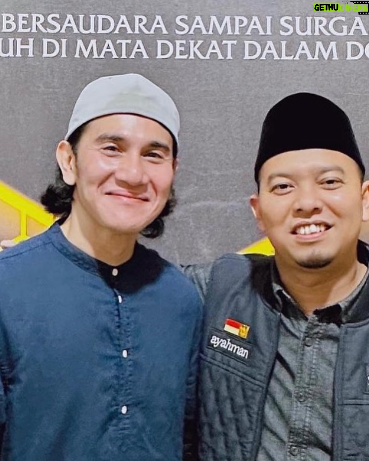 Fajar Bustomi - 243 Likes - Jazakallahu khairan katsiran Ustadz @luqmanulhakimpontianak dan teman-teman di Pontianak yang sudah menyempatkan waktunya untuk hadir dan nonton bersama film Hamka & Siti Raham Vol.2. Jazakumullah Khairan Katsiran Wa Jazakumullah Ahsanal Jaza.
Barakallahu fiikum..