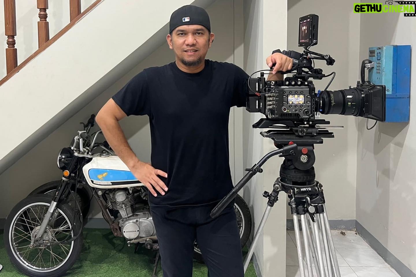 Fajar Bustomi - 1.3K Likes - Masyaallah tabarakallah ( 'inilah yang dikendaki Allah, semoga Allah memberkahi')
Alhamdulillah Dapet kesempatan unboxing kamera Sony Venice2 yg sampai ke indonesia pertama kalinya dan nyobain shooting. Kamera yg dipakai oleh DOP pemenang Oscar sinematogfi terbaik . Buat temen2 yg mau Beli bisa di @doss.id klo mau sewa bisa di @hatofilm selamat mencoba.
#SonyIndonesia #SonyAlpha_id #Sonyvenice2