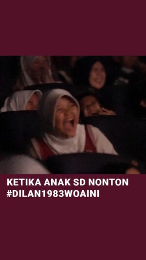 Fajar Bustomi Instagram - Yak ampun sampai segitu hebohnya anak-anak ini waktu nonton #Dilan1983WoAiNi, dari yang ngakak gak karuan sampai nangis keluar Bioskop, gemashh banget sih kaliaaan… 😂😂😂

Sepertinya bagi mereka related krn mungkin persoalan mereka hadapi ada kesamaan dgn Dilan, Keluarga dan Teman-temannya 🥰🤗

Film #𝐃𝐈𝐋𝐀𝐍𝟏𝟗𝟖𝟑𝐖𝐎𝐀𝐈𝐍𝐈 💛
BESOK TAYANG 𝐃𝐈 𝐁𝐈𝐎𝐒𝐊𝐎𝐏! 🎬

@adhiyat7 @maleaemma @asheladz @muzakki.ramdhan @keanuazka08 @cleo_hn115 @shaniadiva.idolacilik @ferdy_fas @zayyansakha @sulthanhamonangan @graciellaabigail @jonathanalvaro.s @annisahertami @quentin_stanislavski_kusnandar @bucek @irawbw @daanaria @queen.lubiss @pidibaiq @fajarbustomi @er1ca @aphang_alimsudio