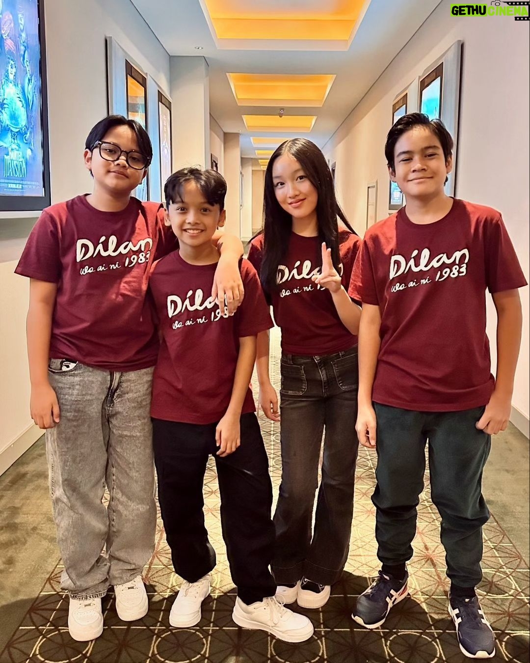 Fajar Bustomi - 2.9K Likes - Film #Dilan1983WoAiNi Masih Tayang Dibioskop. 🤗
Bagi Teman-teman jangan lupa saksikan film Dilan 1983 Wo Ai Ni Dibioskop kesayangan kalian 🎬
Terimakasih banyak untuk semua yang sudah menonton & mendukung film #Dilan1983WoAiNi 💛💛💛