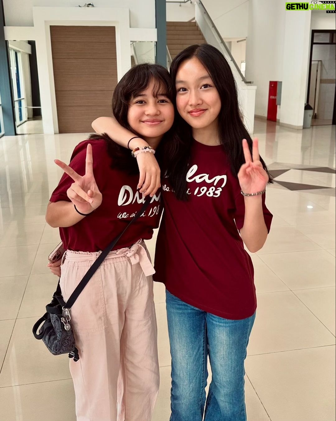 Fajar Bustomi - 2.9K Likes - Film #Dilan1983WoAiNi Masih Tayang Dibioskop. 🤗
Bagi Teman-teman jangan lupa saksikan film Dilan 1983 Wo Ai Ni Dibioskop kesayangan kalian 🎬
Terimakasih banyak untuk semua yang sudah menonton & mendukung film #Dilan1983WoAiNi 💛💛💛