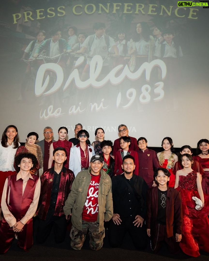 Fajar Bustomi - 2.9K Likes - Film #Dilan1983WoAiNi Masih Tayang Dibioskop. 🤗
Bagi Teman-teman jangan lupa saksikan film Dilan 1983 Wo Ai Ni Dibioskop kesayangan kalian 🎬
Terimakasih banyak untuk semua yang sudah menonton & mendukung film #Dilan1983WoAiNi 💛💛💛