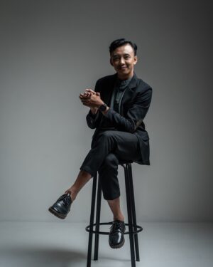 Fajar Nugra Instagram - Composite FAJAR NUGRA @fajar_nugra 2024

Photographer: @ridhornld
Make-up Artist: @widiaaars

#FajarNugra
#AbbeTalent
#Actor
#standupcomedy