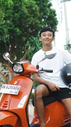 Fajar Nugra Instagram - Bali adalah pulau yang sangat indah dengan panjang garis pantai sekitar 633,35 km. Di Pulau Bali terdapat gunung berapi, sungai-sungai, dan danau.

Pesona wisata Bali memang sering disanjung. Bahkan, Pulau Dewata ini banyak direkomendasikan wisatawan mancanegara sebagai destinasi favorit.

Terutama wisata alam dan kebudayaannya yang masih kental, membuat pengunjung betah berlama-lama menikmati Bali.

Buat kalian yang sampai sekarang tinggal di bali selamat ya 😊.
_________________________________________________

The Island of Bali is a beautiful spot surrounded by a 633.35 km long coastline. The island, also named as Island of Gods is marked by volcanos, rivers and lakes. Its charm is highly praised to tourists all over the world. 
In fact, this island has been recommended by many foreigners as their favourite destination.

Especially the outstanding natural and cultural destinations make visitors often feel home and enjoying Bali for a long time.

For those of you, who have been lucky to be chosen, congrats! 😉

RENT SCOOTER BALI featuring FAJAR NUGRA 

👦 @fajar_nugra
📸 @inframe_soegondho
🎬 @framous_ X @inframe_soegondho
🎼 genelec music

#Bali #islandofgods #baliisland #beatifulbali #beautifulindonesia #pesonaindonesia #travelbali #auswandernbali #expat #wanderlust #baliexpat #expatbali #rentalbike #scooter #rent #bike #indonesia #sewa #motor #rental #vesparentbali #vespabali #piaggio #vespasprint150 #vespafans #balibybike #balispirit #travelbybike #balidaily #rentscooterbali