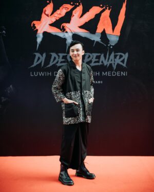 Fajar Nugra Instagram - Premiere KKN di Desa Penari Luwih Dowo Luwih Medeni.
.
Jepretan handal @dhikappadocia
