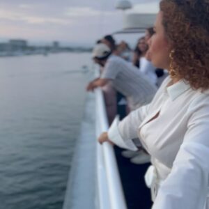 Fanny Veliz Grande Instagram - Went to a beautiful event called Fíesta Shalom that aims to bring the Jewish and Latino community together. We’re so lucky to live in Los Angeles such a vibrant and diverse city! #fiestashalom #losangeles #imonaboat