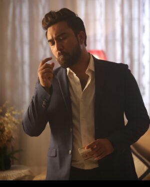 Farhan Ahmed Jovan Instagram - Cigarettes after shot 🚬