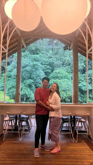 Farid Kamil Instagram - Live audio of our food hunting in this rainy town ✨