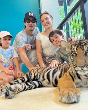 Farid Kamil Instagram - Melawat Harimau di Tiger Sanctuary , Pattaya. Muhammad ada perlawanan bola di sini dan kebetulan bermain untuk team Tiger U12 (Malaysia).